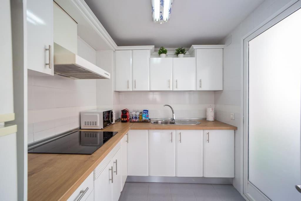 Central And Beautiful Apartment - Free Parking Малага Экстерьер фото