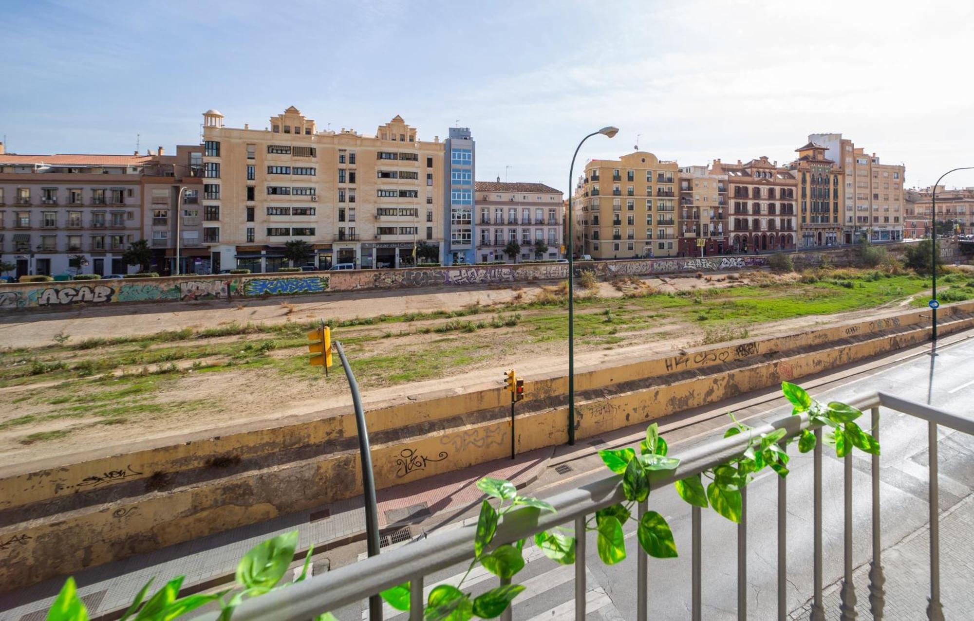 Central And Beautiful Apartment - Free Parking Малага Экстерьер фото